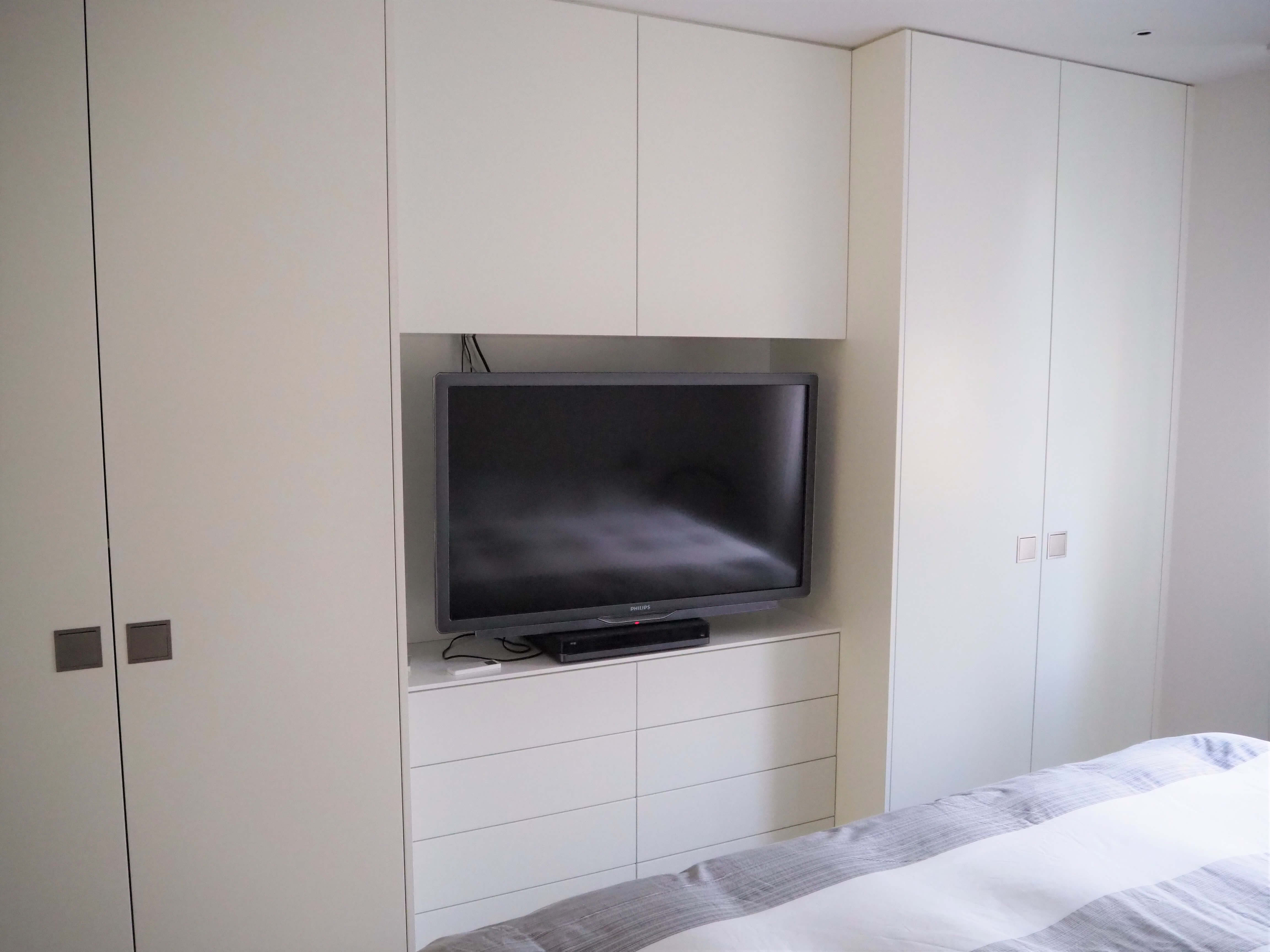 Project Zaventem: kledingbar en -lift